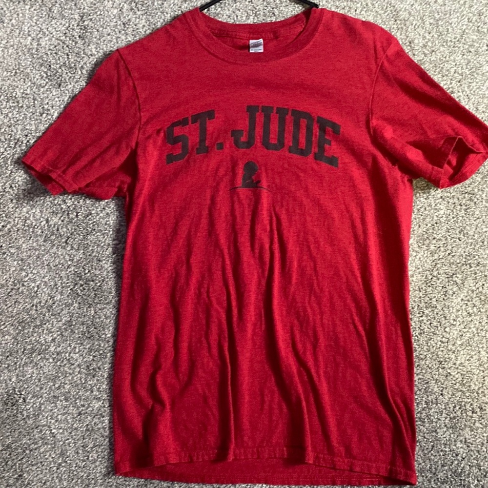 mens medium ST. JUDE shirt